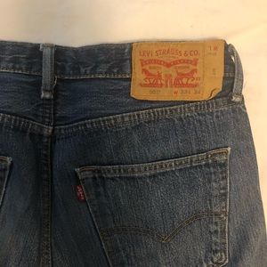 Levis Button Fly 501 Jeans. 32x34